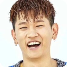 미니쉬 공식 브랜드 페이지에 소개된 신효섭(크러쉬)